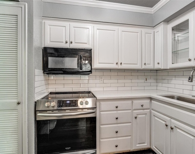 5053 Les Chateaux Drive - Photo Thumbnail 4