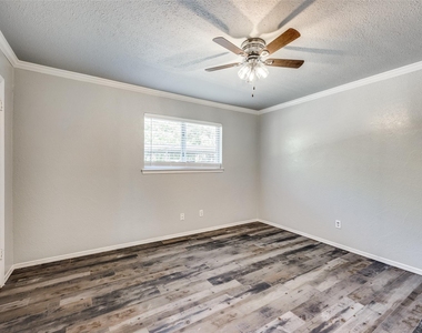 5053 Les Chateaux Drive - Photo Thumbnail 9