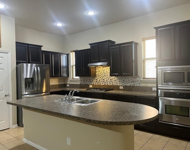 5104 Kestrel Drive - Photo Thumbnail 8