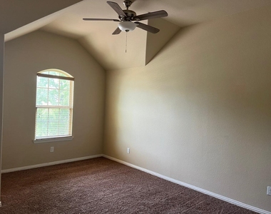 5104 Kestrel Drive - Photo Thumbnail 17