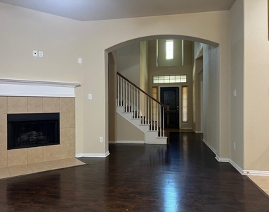 5104 Kestrel Drive - Photo Thumbnail 5