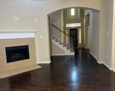 5104 Kestrel Drive - Photo Thumbnail 2