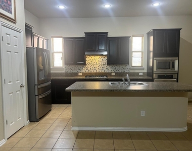 5104 Kestrel Drive - Photo Thumbnail 10