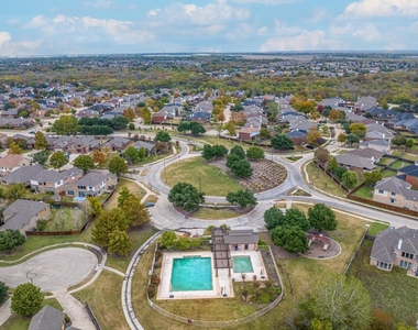 5104 Kestrel Drive - Photo Thumbnail 32