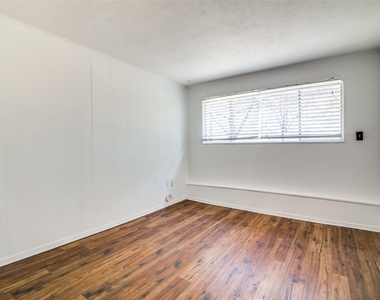 214 S Clark Street - Photo Thumbnail 20