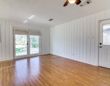 214 S Clark Street - Photo Thumbnail 13