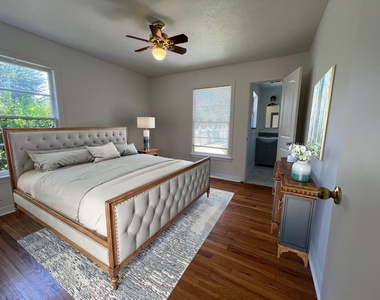 214 S Clark Street - Photo Thumbnail 17