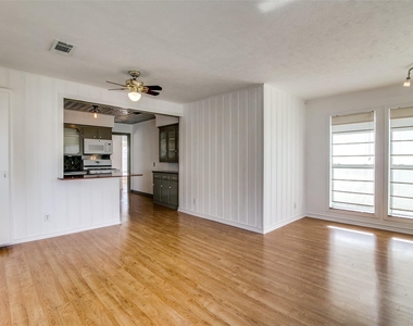 214 S Clark Street - Photo Thumbnail 15
