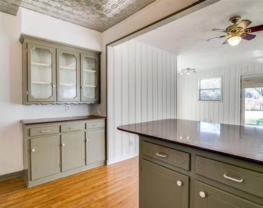 214 S Clark Street - Photo Thumbnail 10