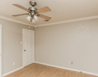 7404 Cheryl Court - Photo Thumbnail 11