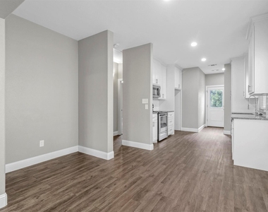 426 W Coffin Street - Photo Thumbnail 3