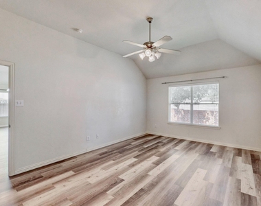 1216 Lake Forest Drive - Photo Thumbnail 14