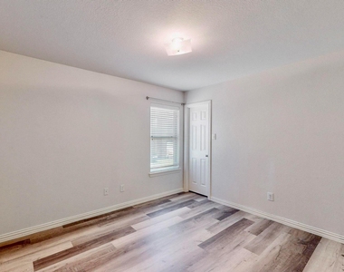 1216 Lake Forest Drive - Photo Thumbnail 26