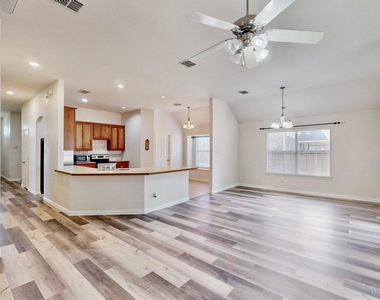 1216 Lake Forest Drive - Photo Thumbnail 6