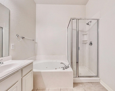 1216 Lake Forest Drive - Photo Thumbnail 17