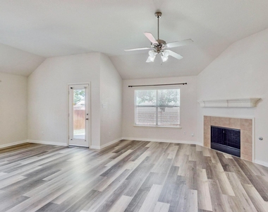 1216 Lake Forest Drive - Photo Thumbnail 3