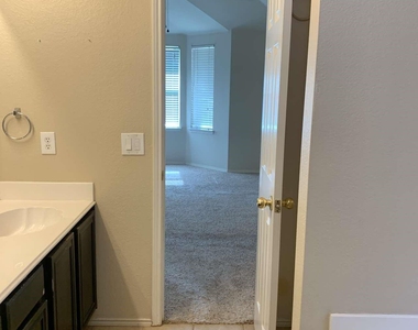 208 N Rolling Meadows Drive N - Photo Thumbnail 14