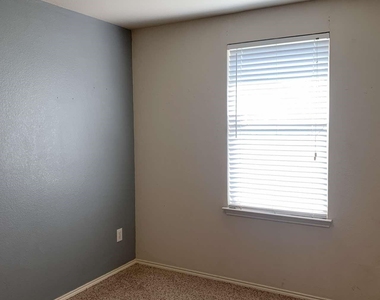 208 N Rolling Meadows Drive N - Photo Thumbnail 17