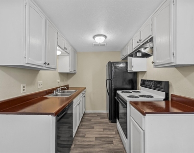 505 N Morris Street - Photo Thumbnail 3