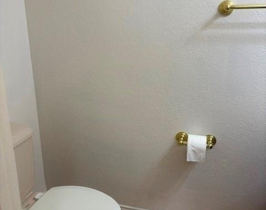 508 Briaroaks Drive - Photo Thumbnail 8