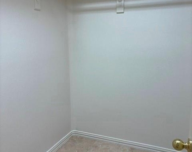 508 Briaroaks Drive - Photo Thumbnail 21