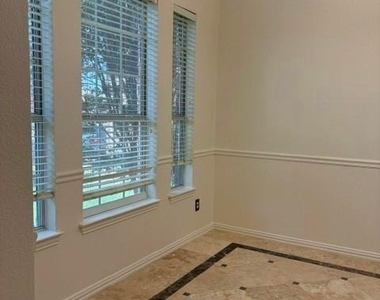508 Briaroaks Drive - Photo Thumbnail 4