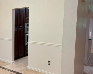 508 Briaroaks Drive - Photo Thumbnail 2