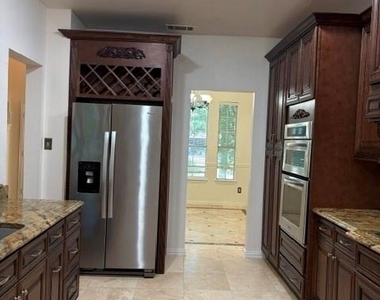 508 Briaroaks Drive - Photo Thumbnail 13
