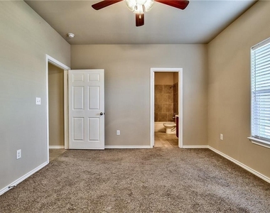 702 E College Street - Photo Thumbnail 17