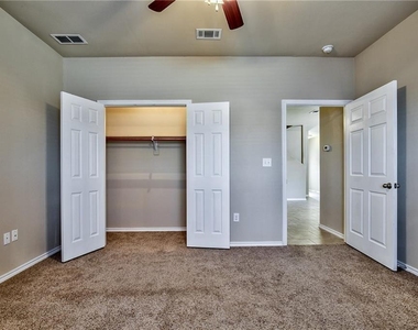 702 E College Street - Photo Thumbnail 22