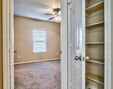 702 E College Street - Photo Thumbnail 13