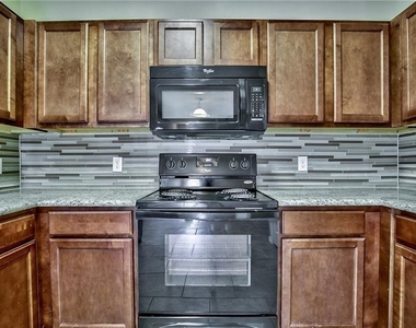 702 E College Street - Photo Thumbnail 11