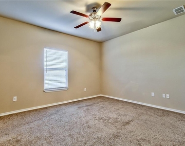 702 E College Street - Photo Thumbnail 16