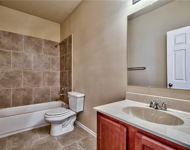 702 E College Street - Photo Thumbnail 23