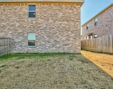 702 E College Street - Photo Thumbnail 24