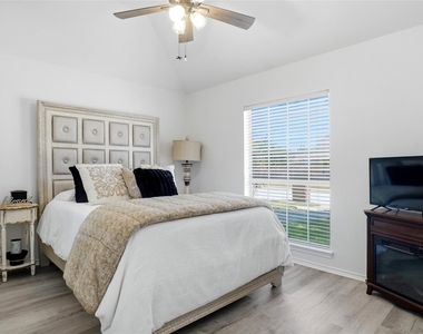 1602 Meadow Park Drive - Photo Thumbnail 8