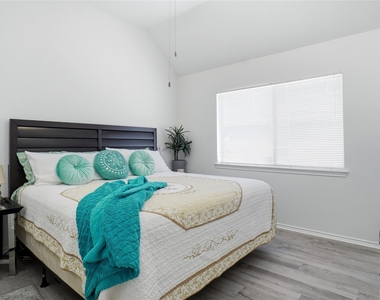 1602 Meadow Park Drive - Photo Thumbnail 9