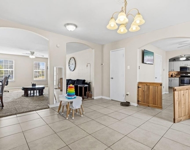 2702 Maci Court - Photo Thumbnail 18