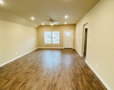 307 N Colbert Avenue - Photo Thumbnail 5