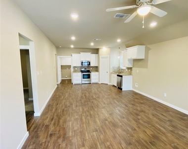 307 N Colbert Avenue - Photo Thumbnail 1