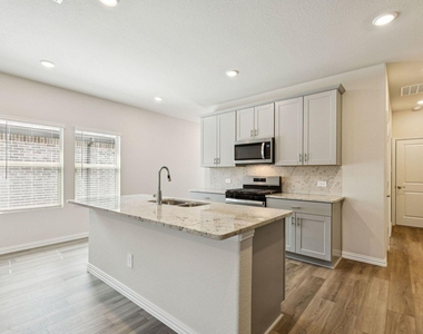606 Travine Drive - Photo Thumbnail 6