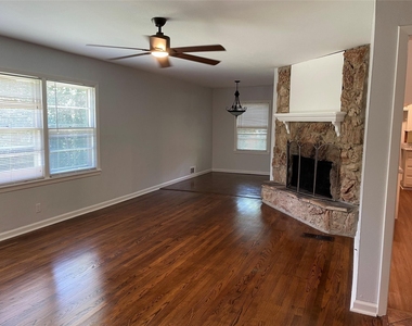 3363 Cromart Avenue - Photo Thumbnail 6