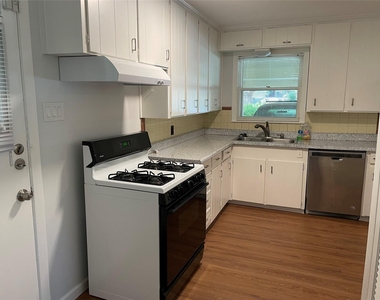 3363 Cromart Avenue - Photo Thumbnail 1