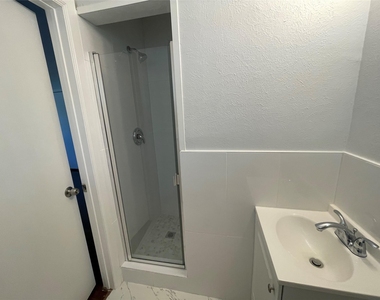 3363 Cromart Avenue - Photo Thumbnail 11