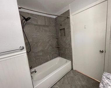 3363 Cromart Avenue - Photo Thumbnail 15
