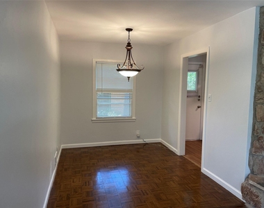 3363 Cromart Avenue - Photo Thumbnail 5