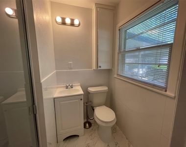 3363 Cromart Avenue - Photo Thumbnail 10
