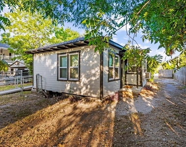 711 Brown Street - Photo Thumbnail 11