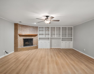 2604 Fairmont Circle - Photo Thumbnail 4