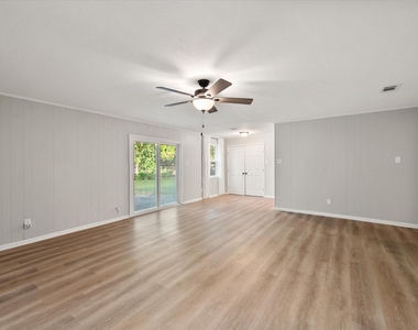 2604 Fairmont Circle - Photo Thumbnail 7